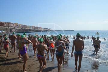  Cristo Cárdenes e Iria Otero, vencedores de la XVI Travesía a Nado de Salinetas (Foto TA)